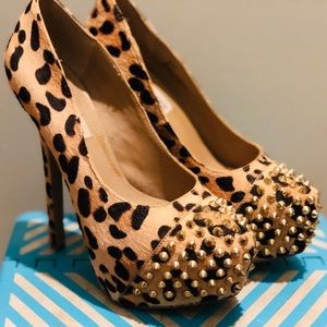 Steve Madden leopard pumps